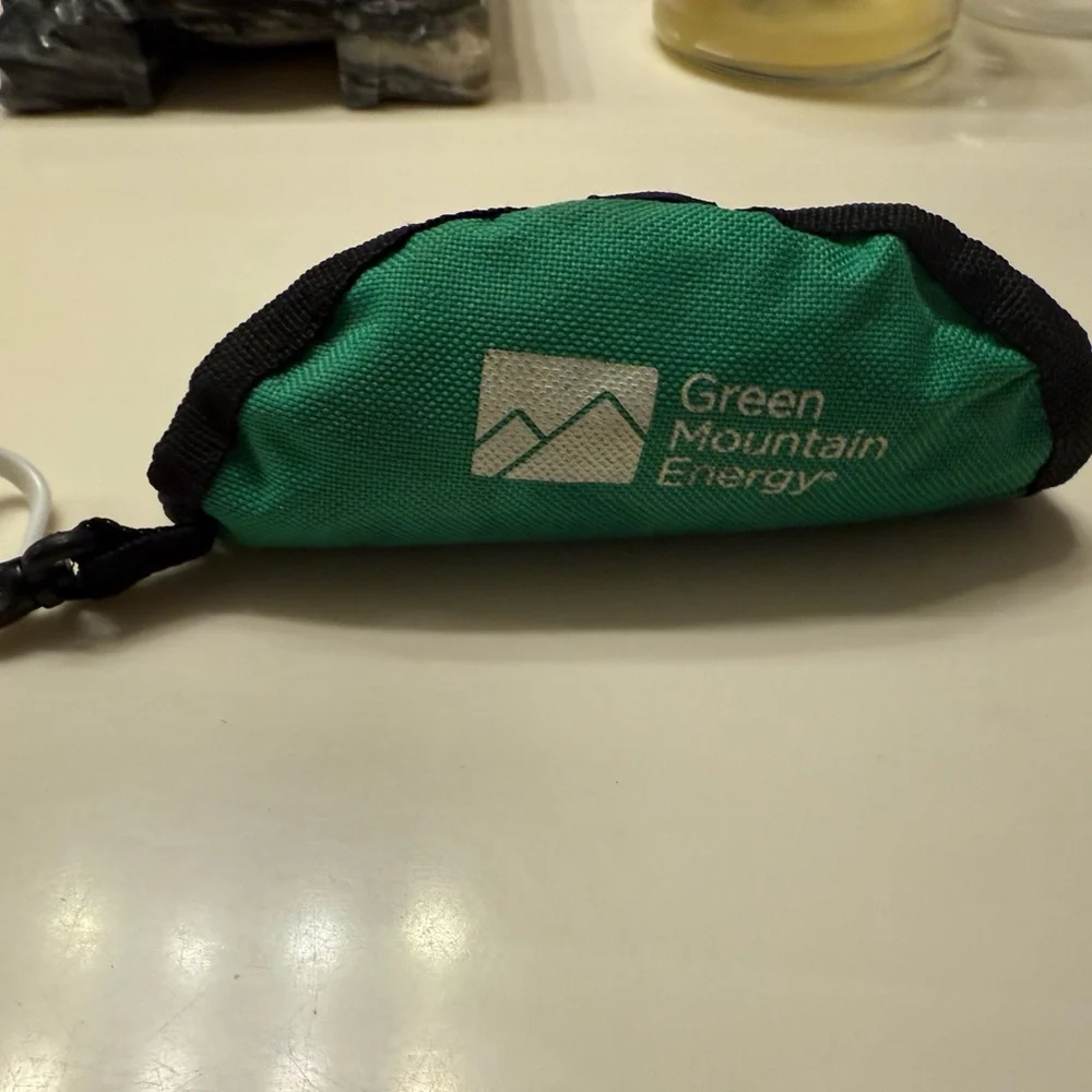 Green and Black Portable & Collapsible Dog & Cat Food with Clip